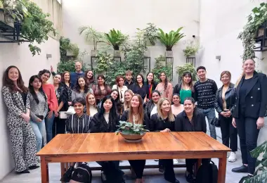 Alumnos de Administración Hotelera visitan el hotel Pleno Madero en el marco de un proyecto de integración curricular